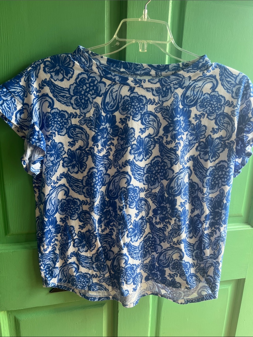 crown & ivy Blue and White Floral Short Sleeve Tee- size large